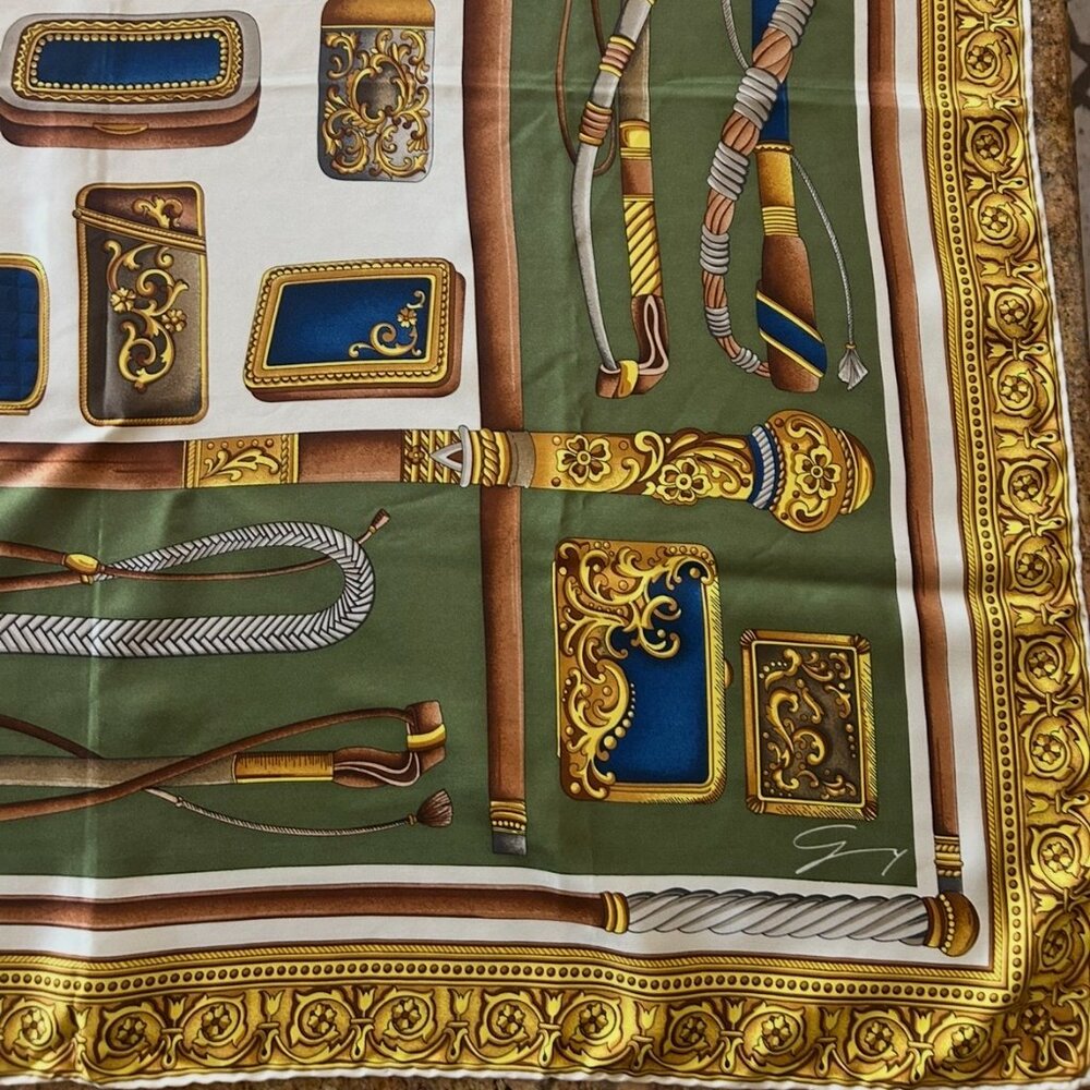 Beautiful Vintage Genny Silk Scarf of Golds and Greens, Made in Italy, ~ 34 x 34 - Picture 8 of 16